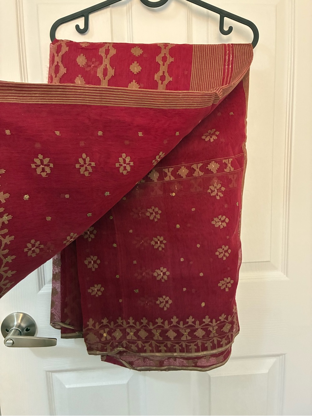 Red Patterned Saree - Picture 3 of 5